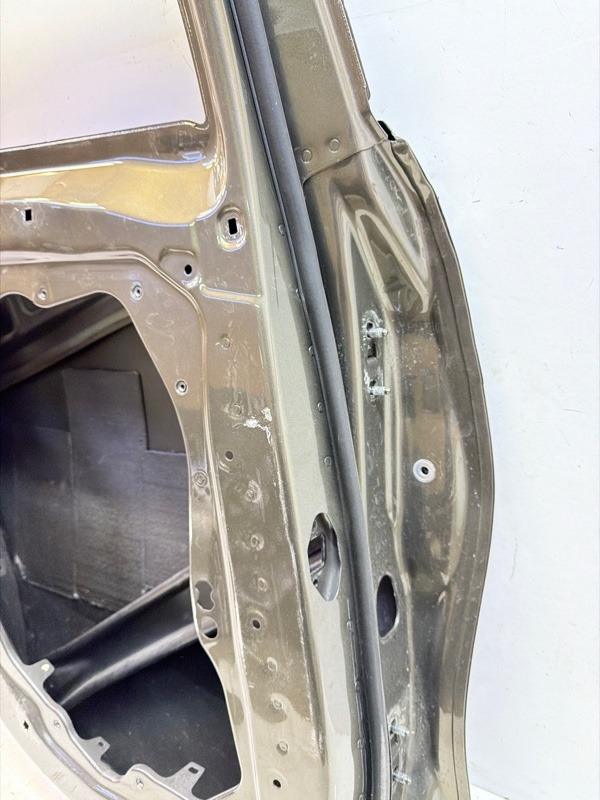 Дверь задняя левая