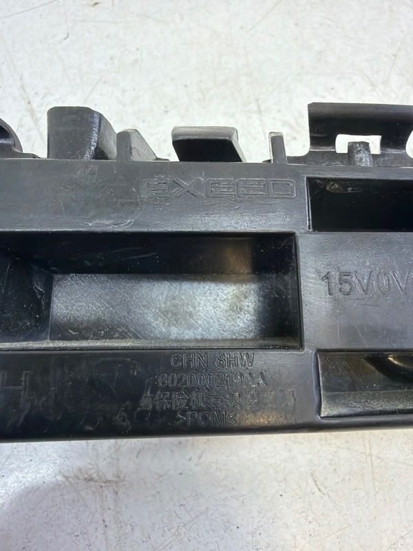 Кронштейн переднего бампера правый