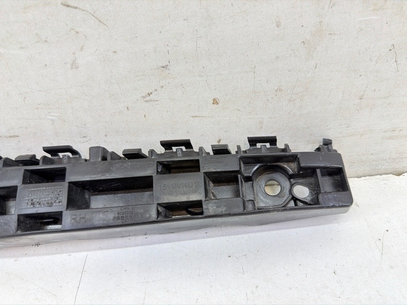 Кронштейн переднего бампера правый