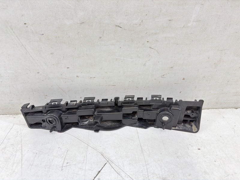 Кронштейн переднего бампера правый