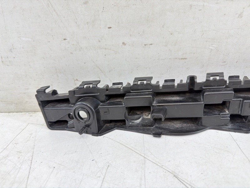 Кронштейн переднего бампера правый