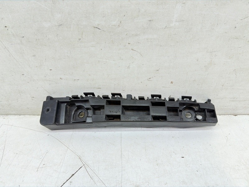 Кронштейн переднего бампера правый