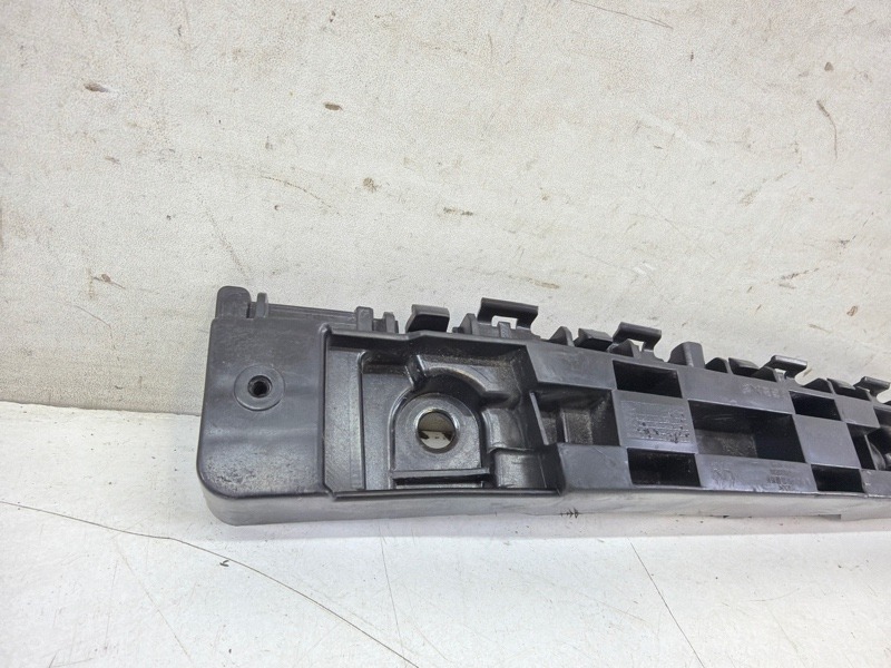 Кронштейн переднего бампера правый