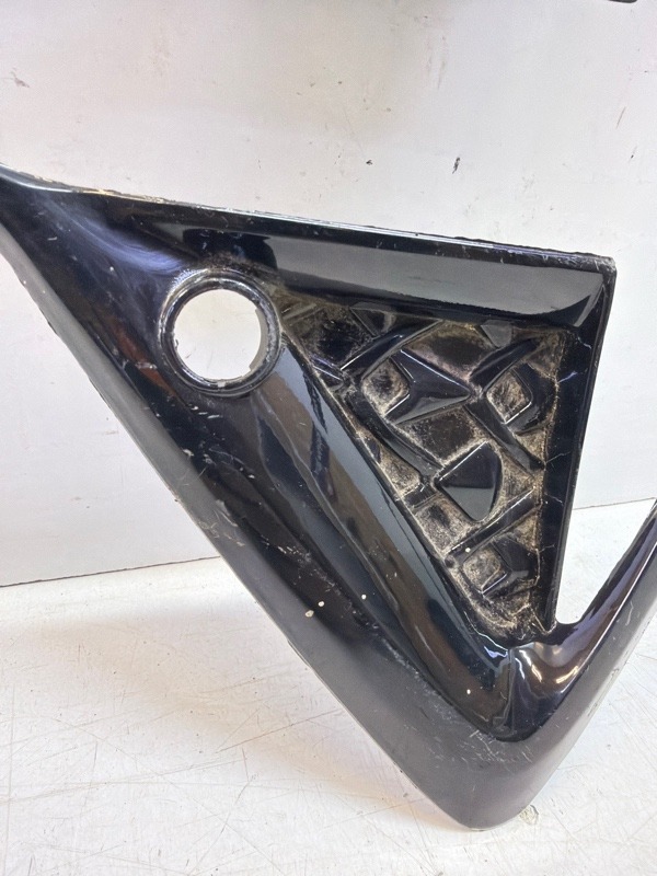 Рамка противотуманной фары левой