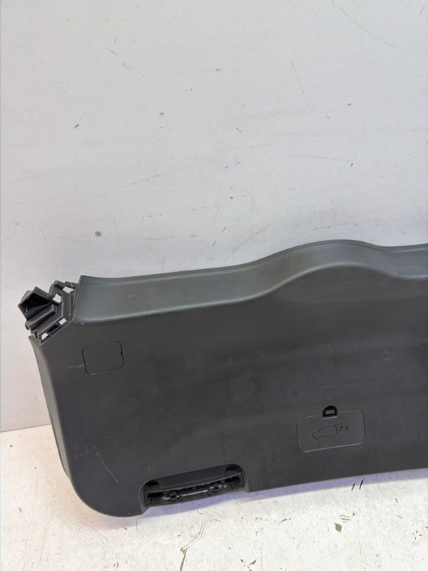 Обшивка двери багажника