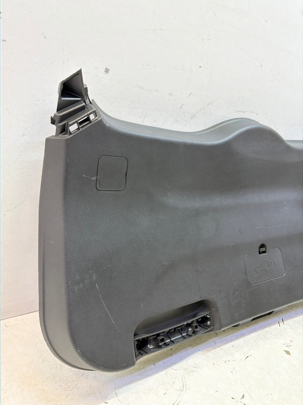 Обшивка двери багажника