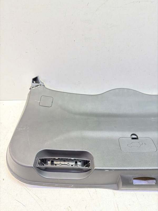 Обшивка двери багажника