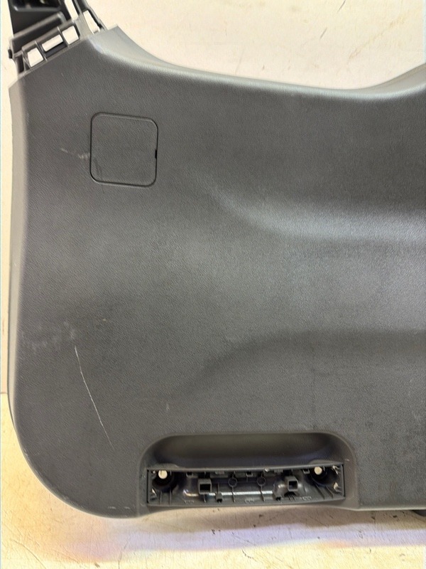 Обшивка двери багажника