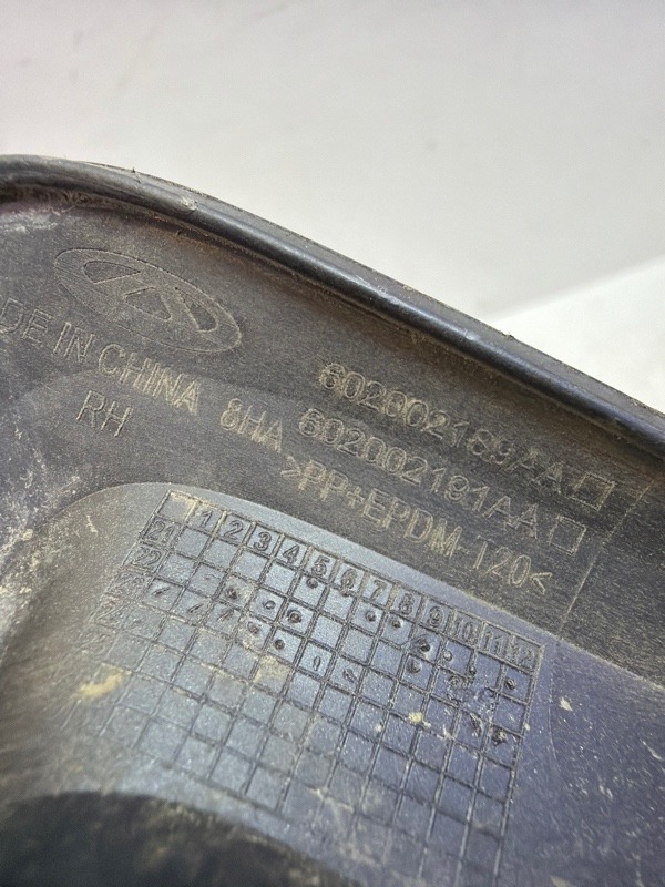 Рамка противотуманной фары правой