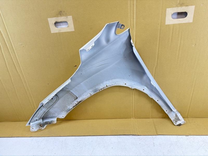 Крыло переднее правое