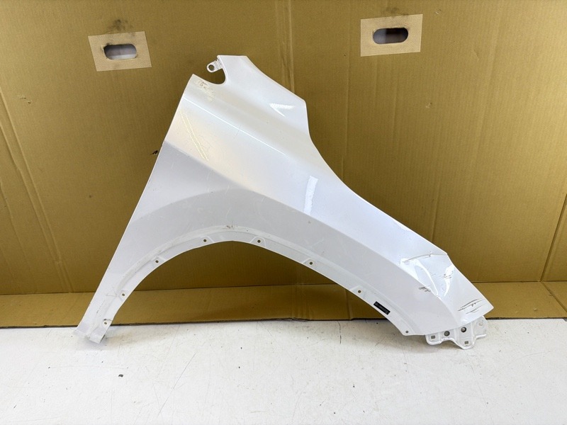 Крыло переднее правое