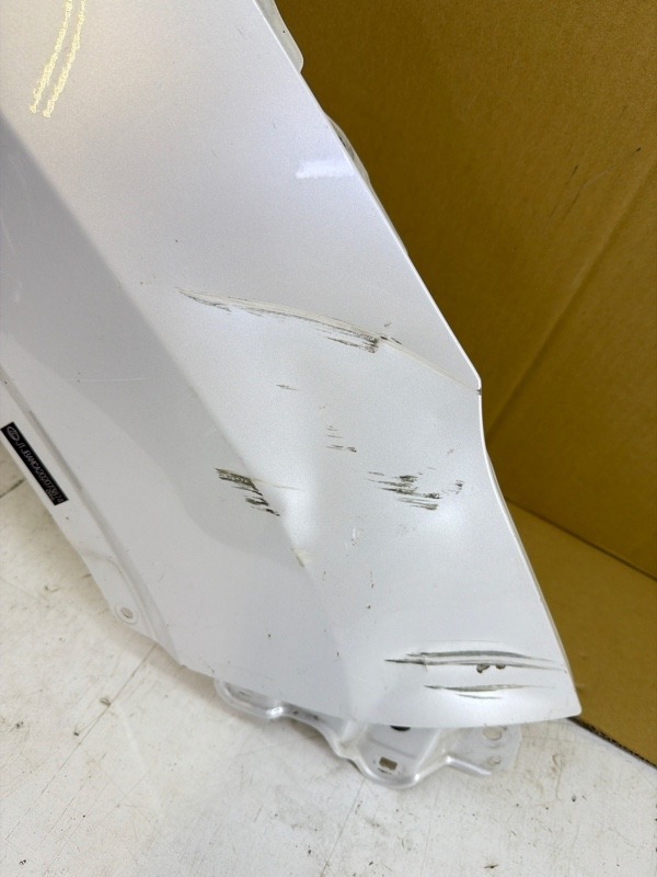 Крыло переднее правое