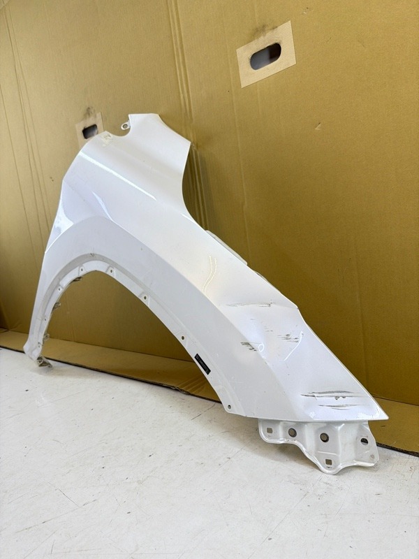 Крыло переднее правое