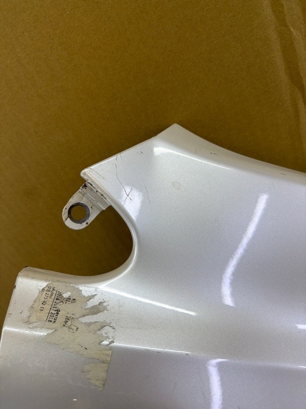 Крыло переднее правое