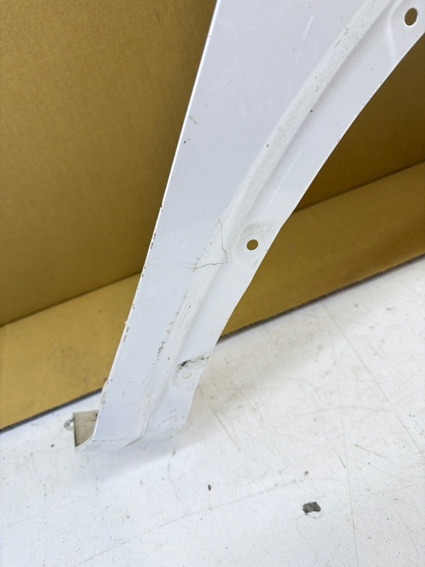 Крыло переднее правое