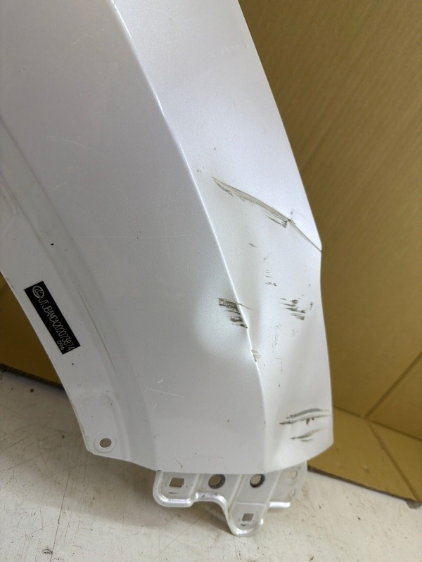 Крыло переднее правое