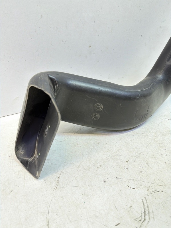 Патрубок воздушного фильтра