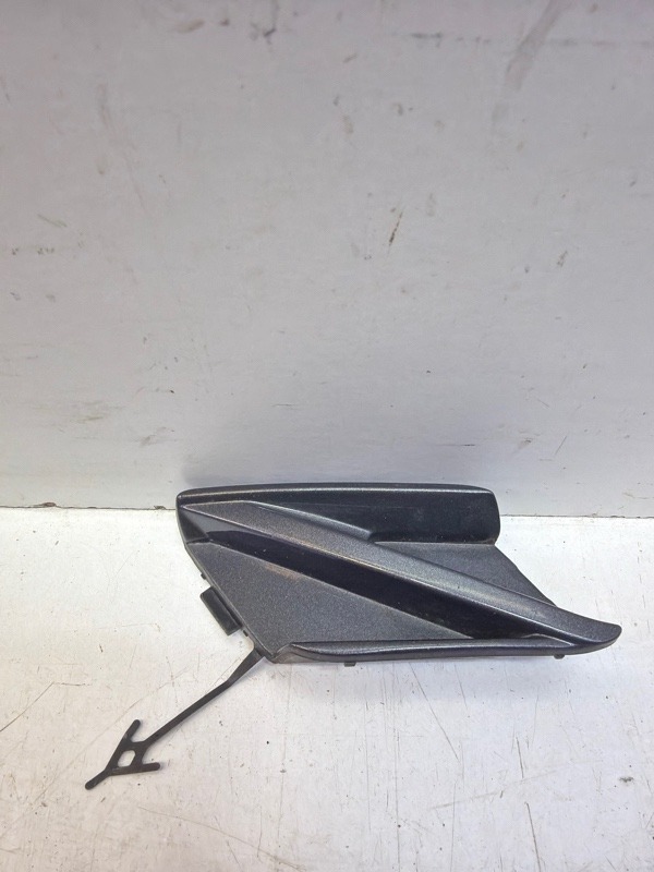 Заглушка буксировочного крюка