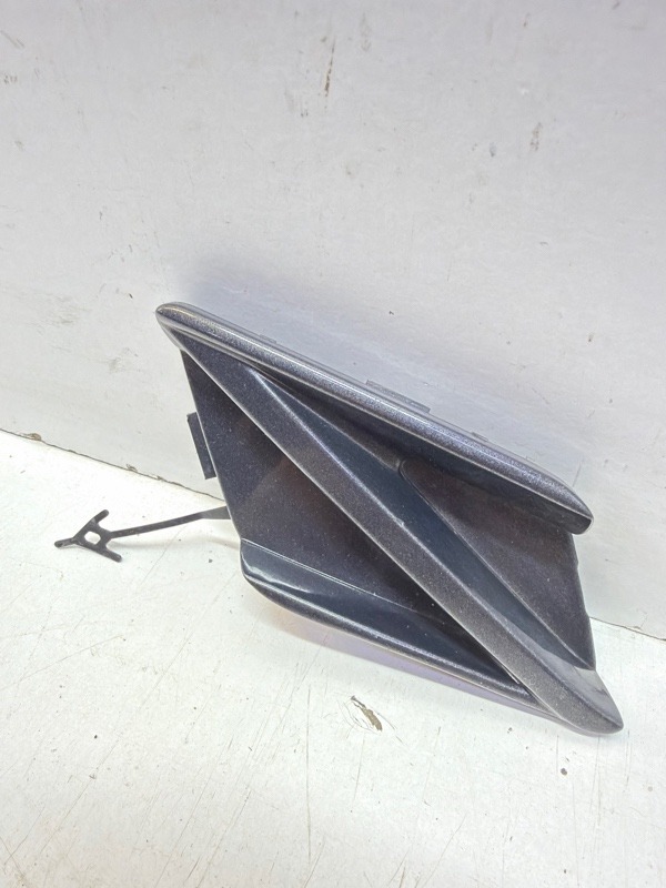 Заглушка буксировочного крюка