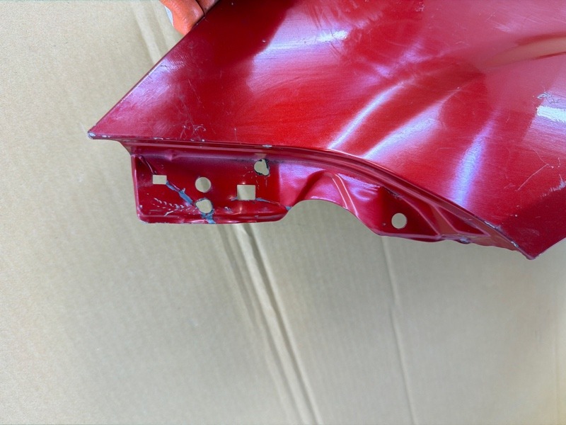 Крыло переднее левое