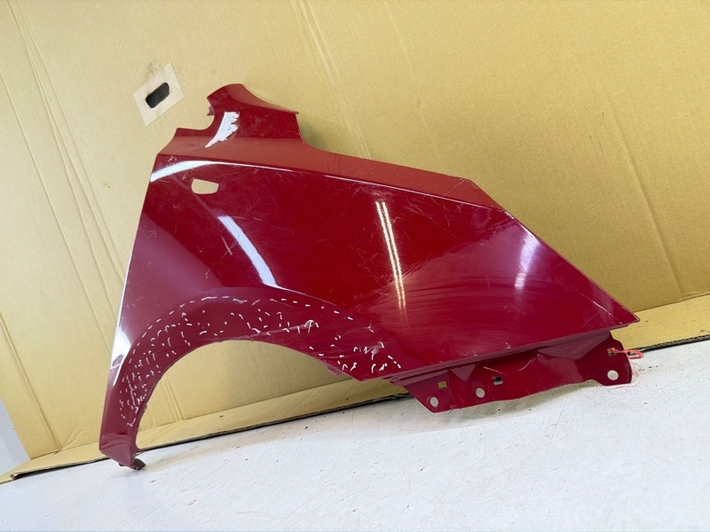 Крыло переднее левое