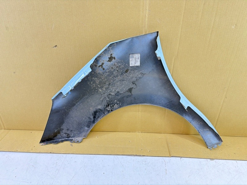 Крыло переднее правое