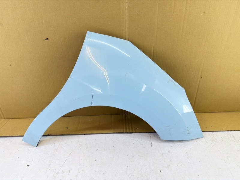 Крыло переднее правое