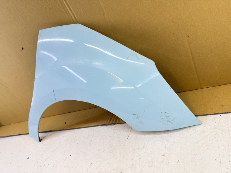 Крыло переднее правое