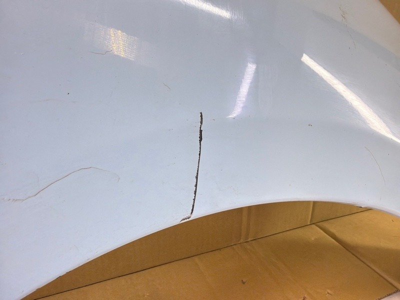 Крыло переднее правое