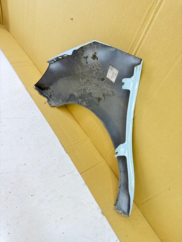 Крыло переднее правое