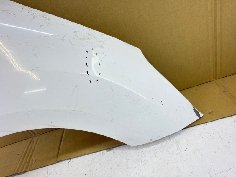 Крыло переднее правое