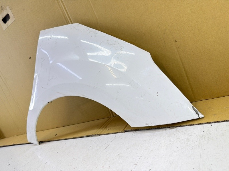 Крыло переднее правое