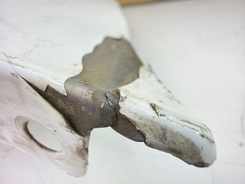 Крыло переднее правое