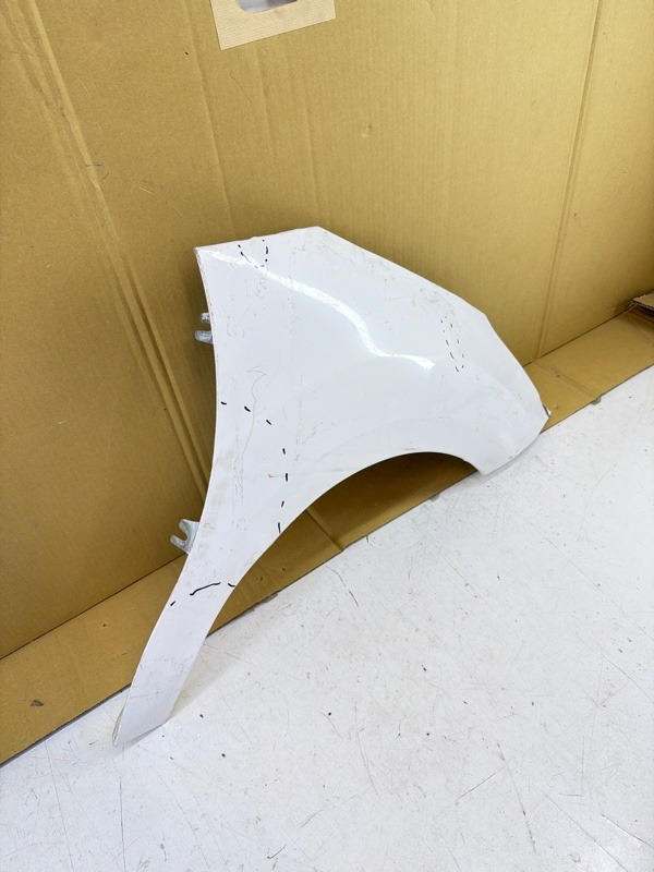 Крыло переднее правое