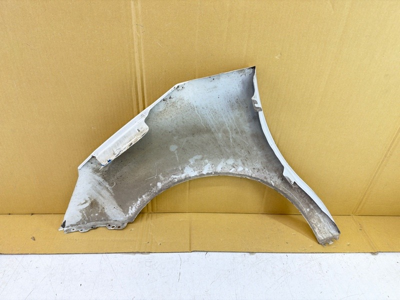 Крыло переднее правое