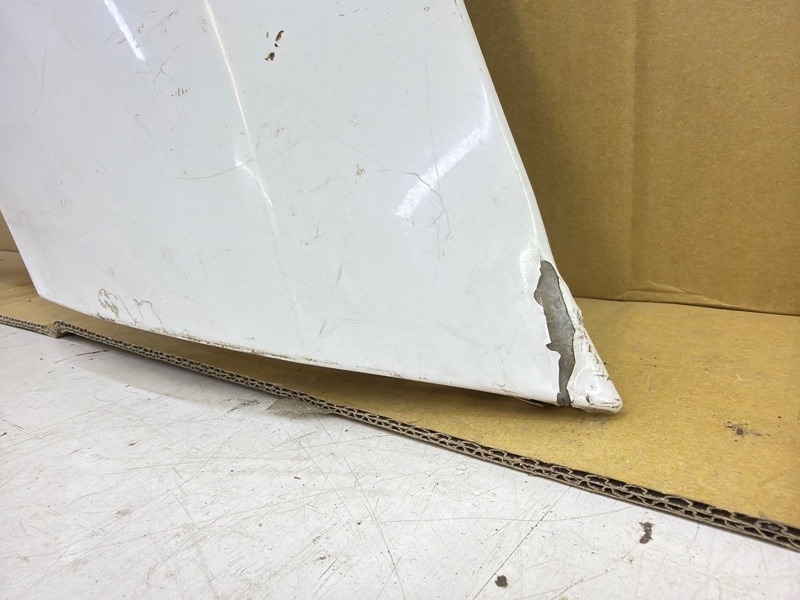 Крыло переднее правое