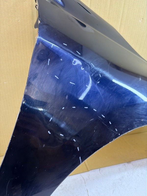 Крыло переднее правое