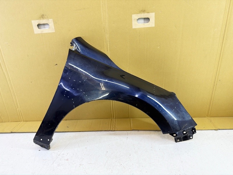 Крыло переднее правое