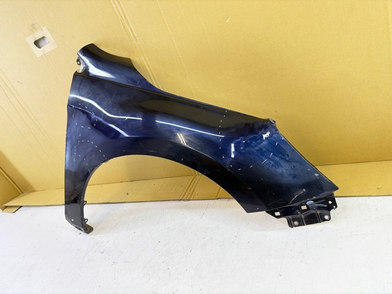 Крыло переднее правое