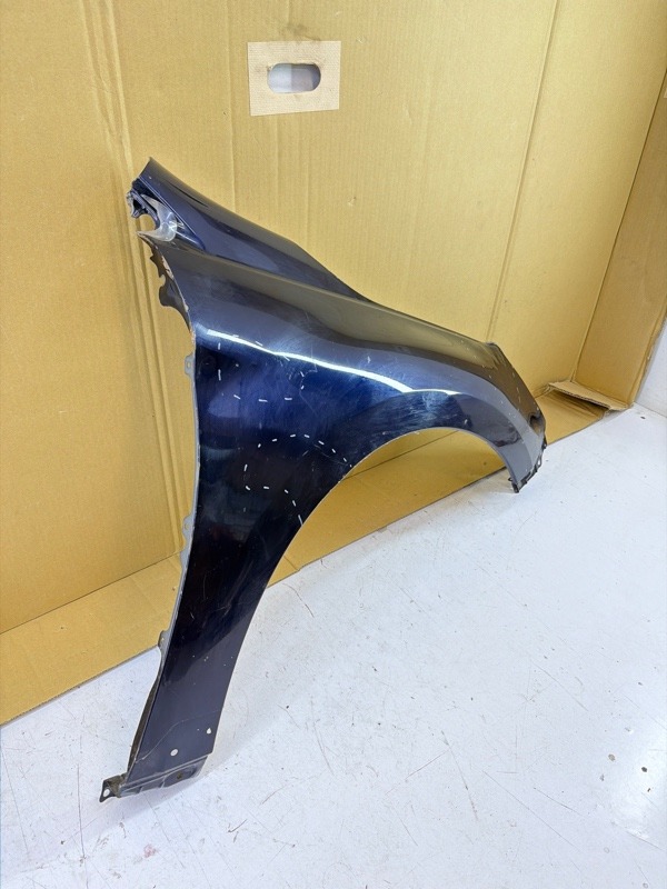 Крыло переднее правое