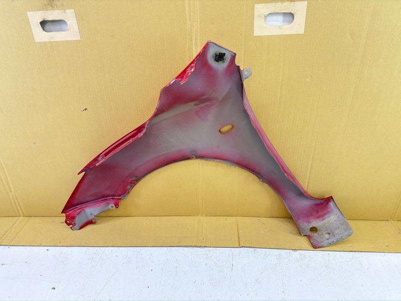 Крыло переднее правое