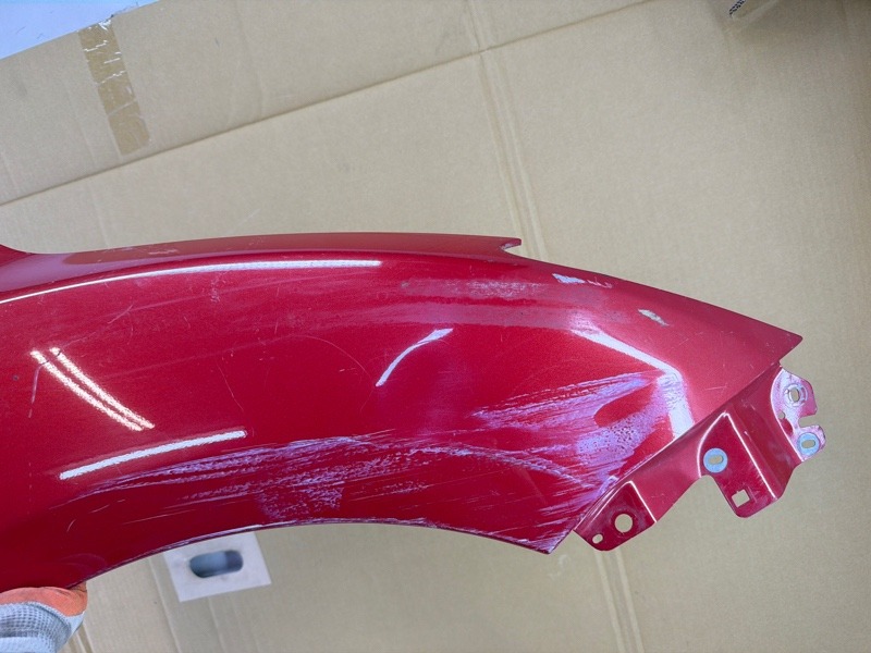 Крыло переднее правое