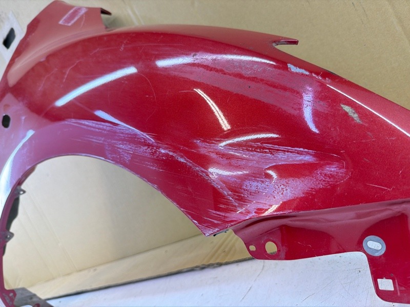 Крыло переднее правое