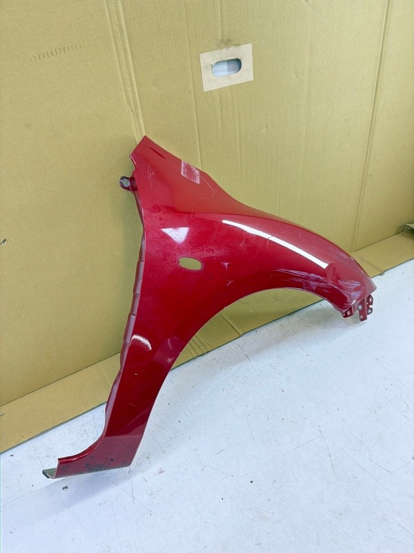 Крыло переднее правое