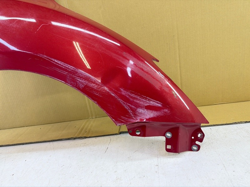 Крыло переднее правое