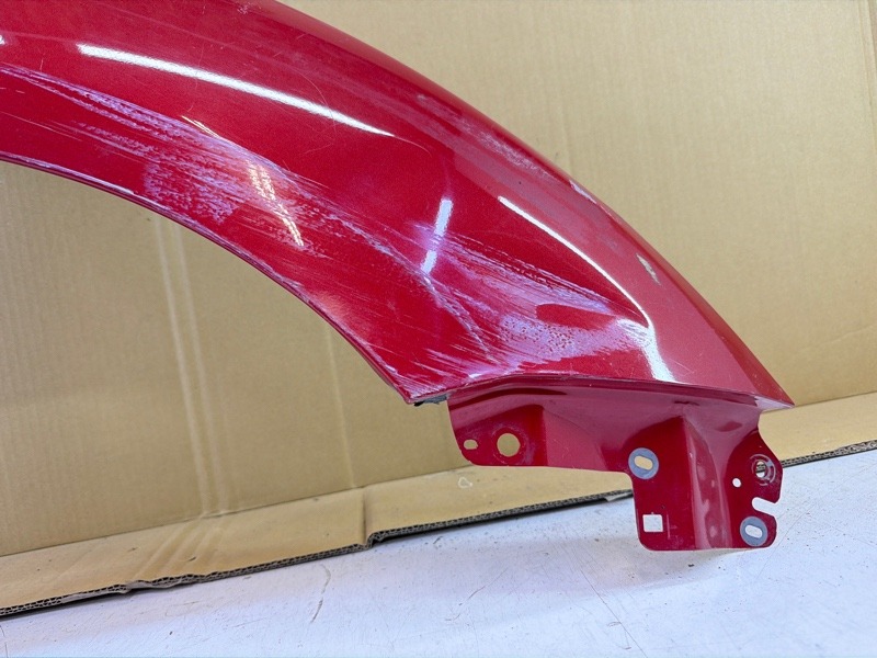 Крыло переднее правое