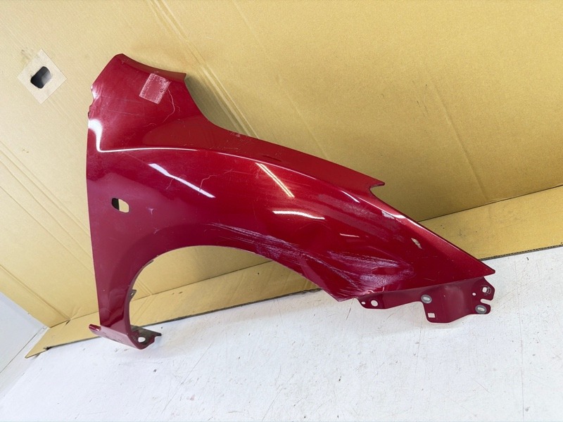 Крыло переднее правое