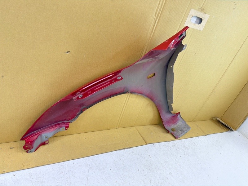 Крыло переднее правое