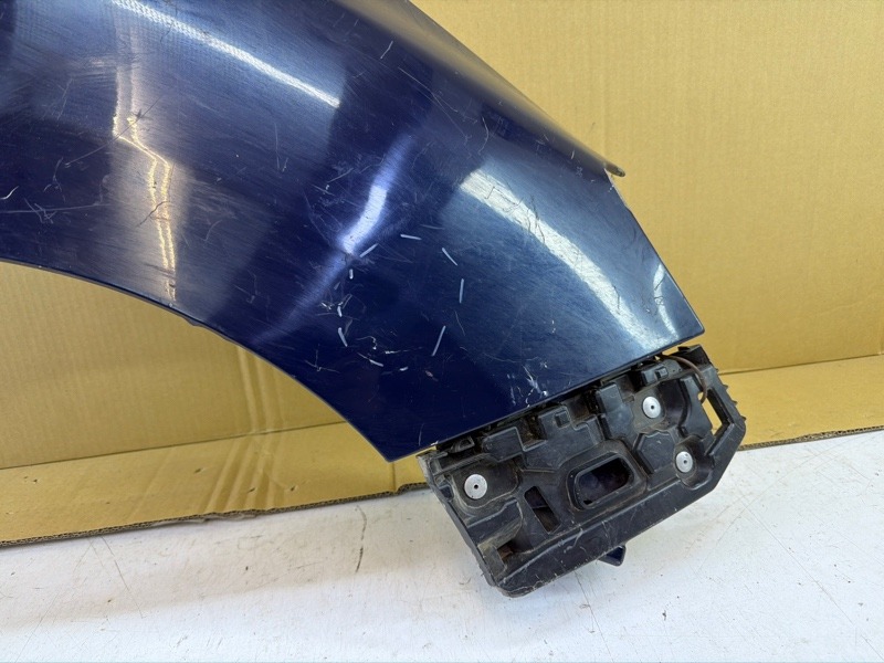 Крыло переднее правое