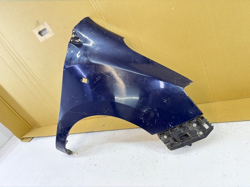 Крыло переднее правое